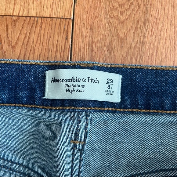Abercrombie & Fitch High Rise Skinny Jean - Size 29/8S - Picture 4 of 7